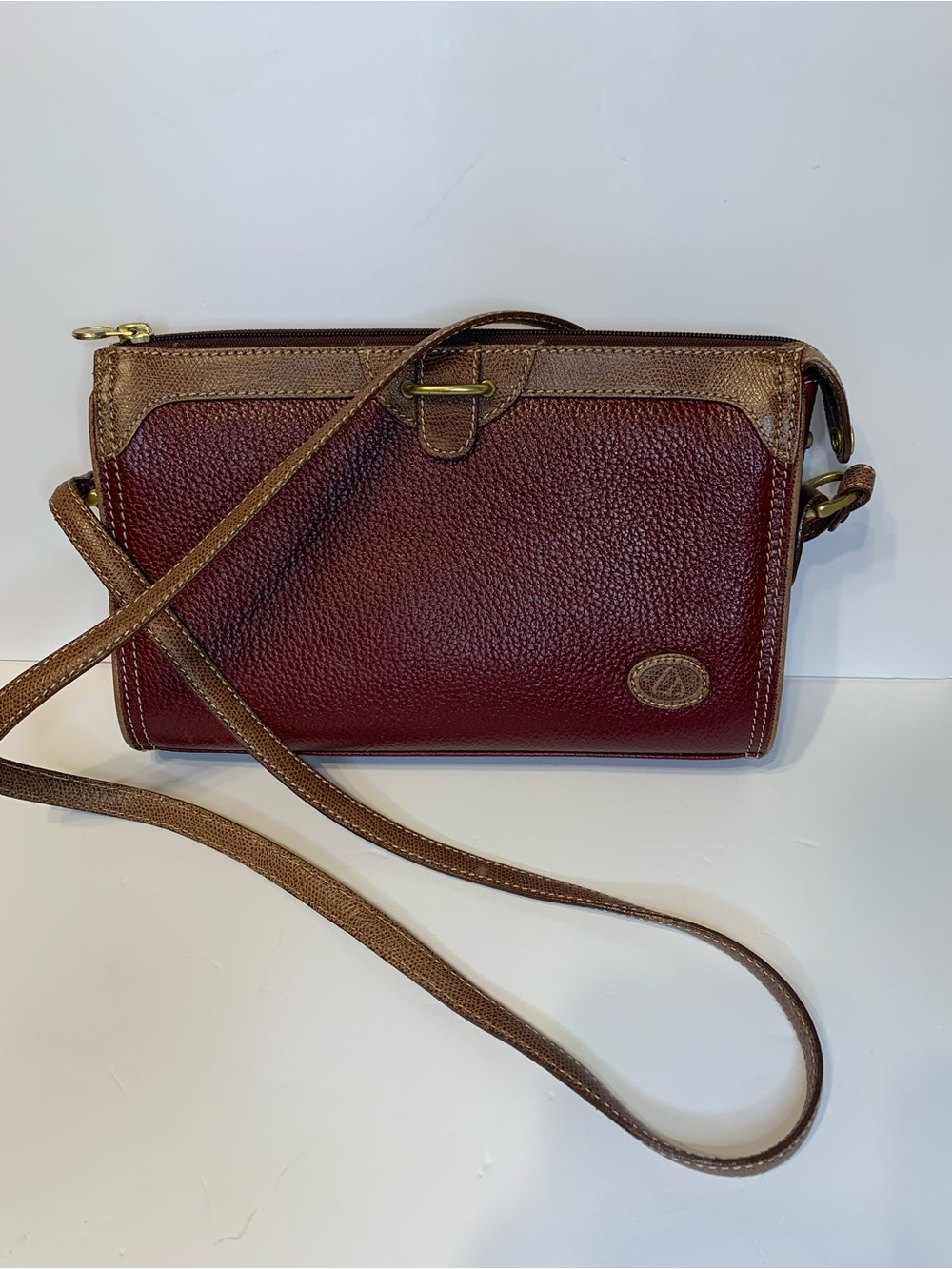 Liz Claiborne Retro 80s Vintage Leather Crossbody Bag in Burgundy and Brown